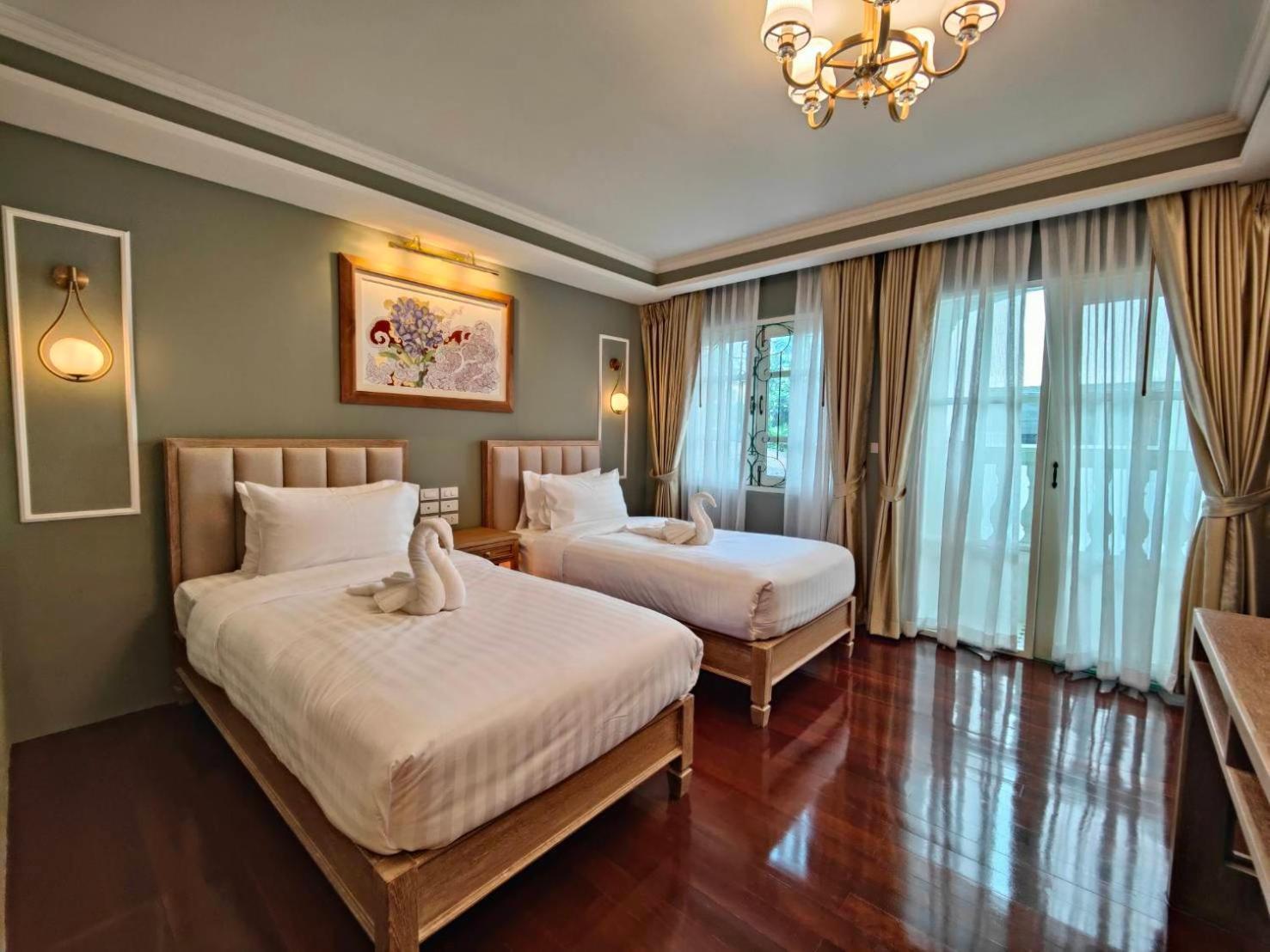 Siri Grand Bangkok Hotel Экстерьер фото