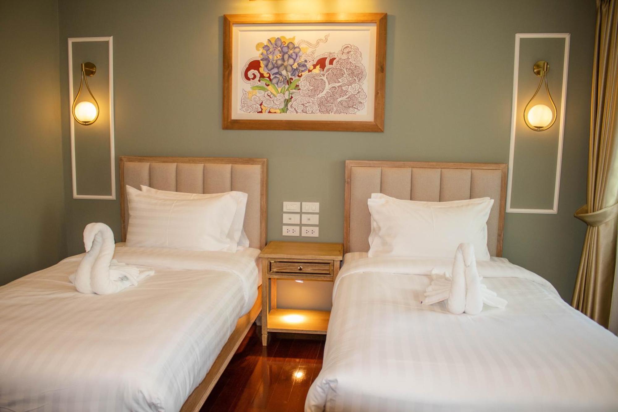 Siri Grand Bangkok Hotel Экстерьер фото
