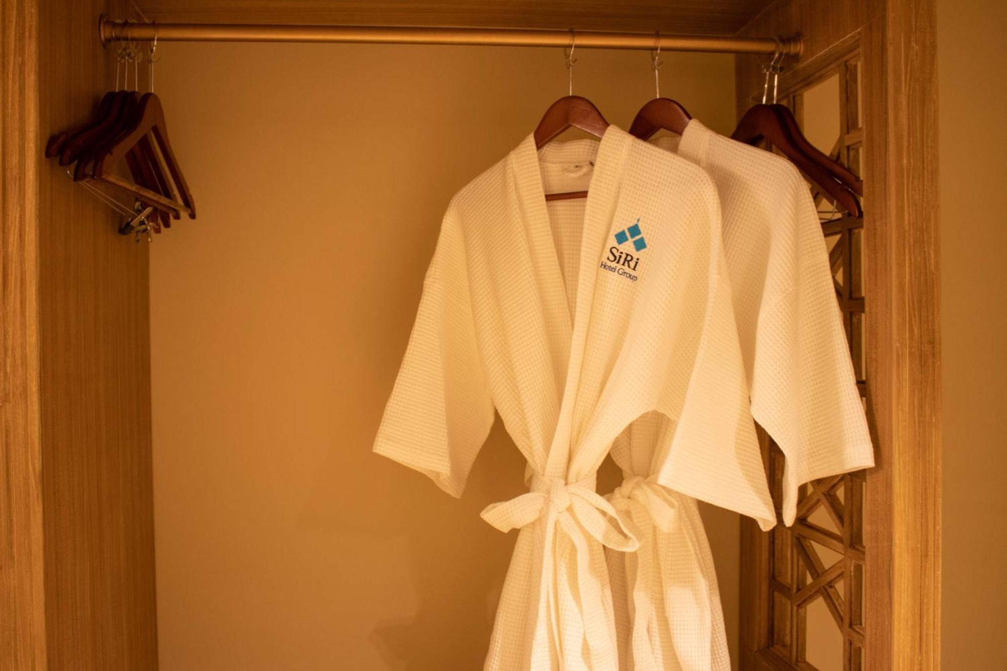 Siri Grand Bangkok Hotel Экстерьер фото