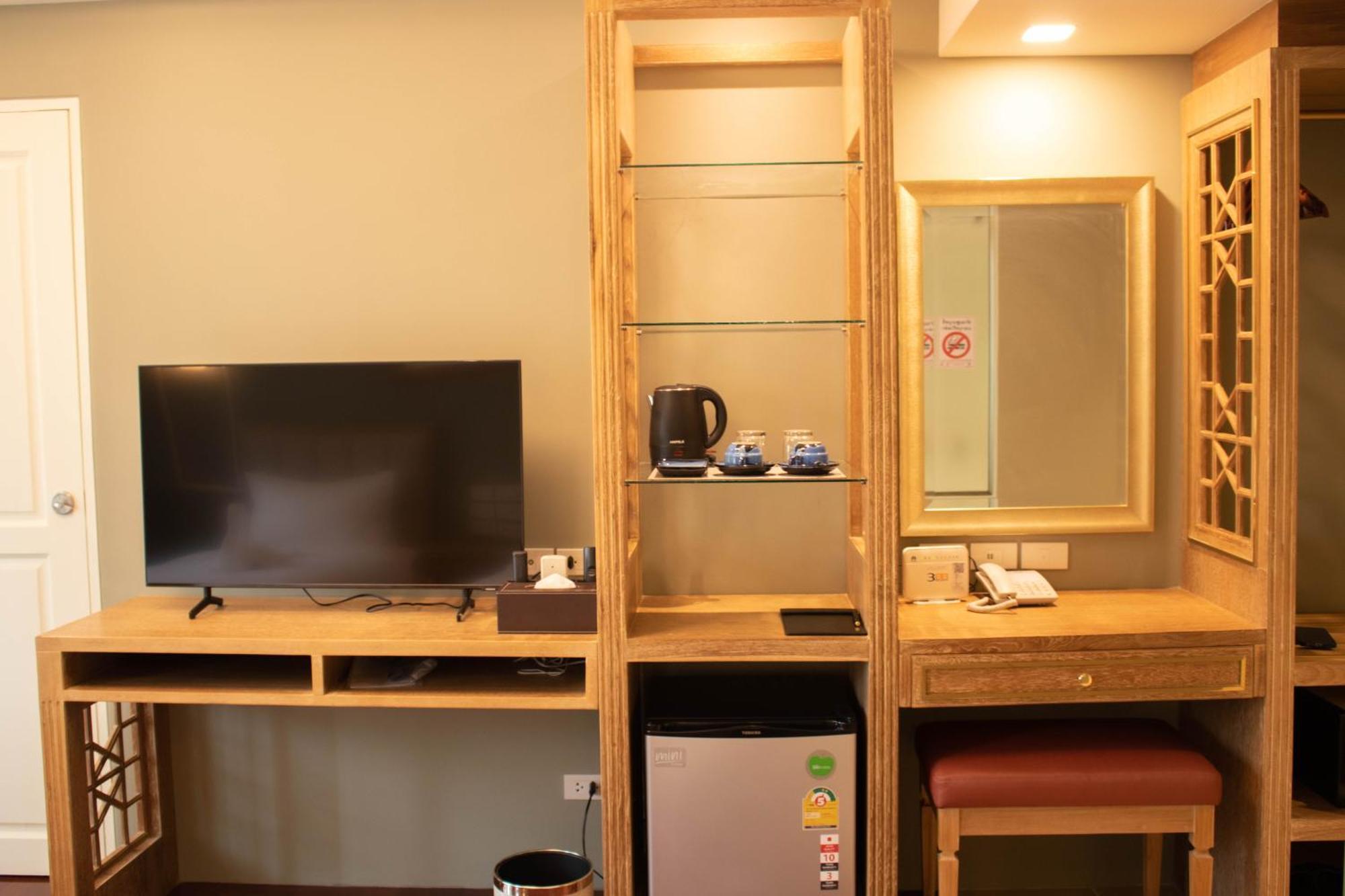 Siri Grand Bangkok Hotel Экстерьер фото