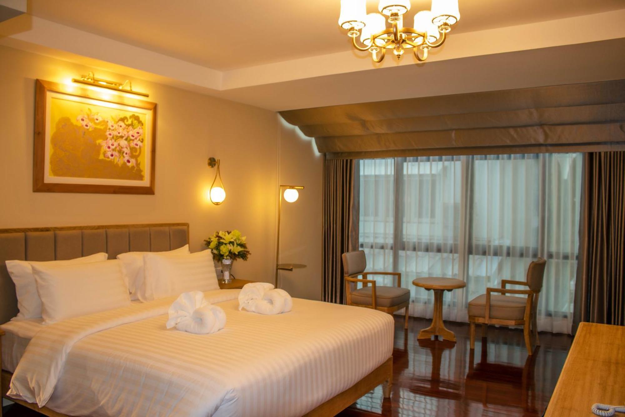 Siri Grand Bangkok Hotel Экстерьер фото