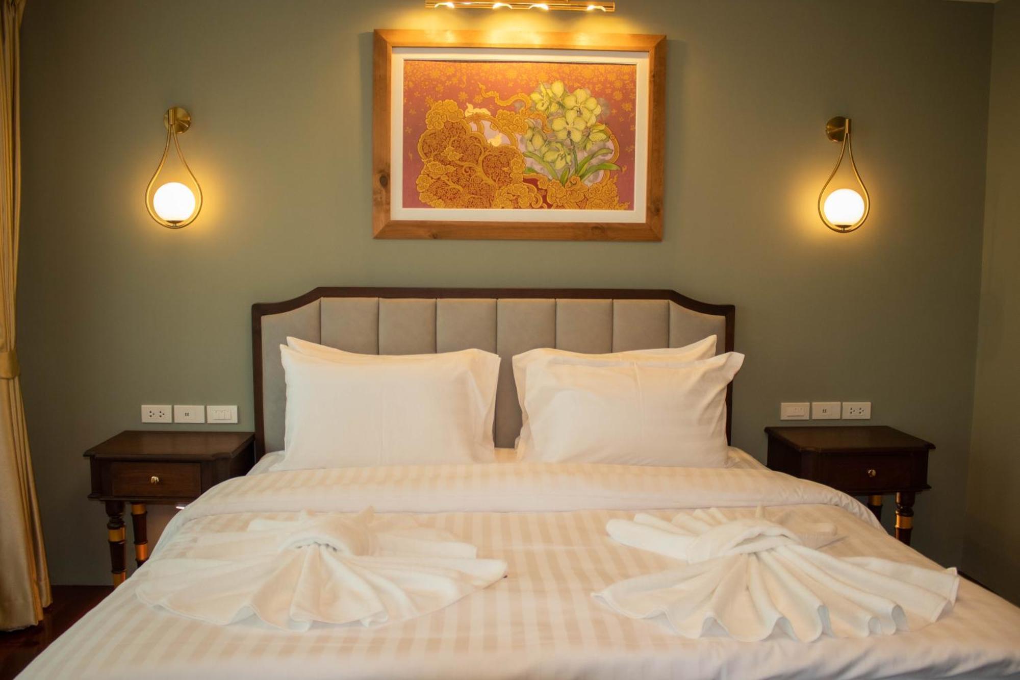 Siri Grand Bangkok Hotel Экстерьер фото